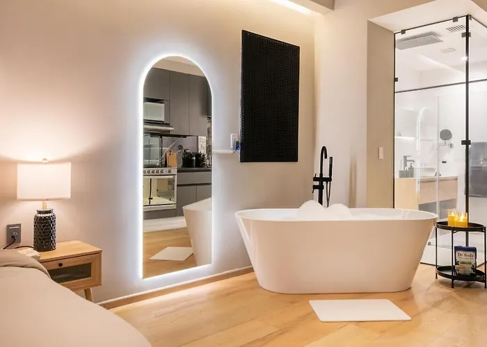 Design Bathtub Rooftop Pool, Gym, Bbq Apartment