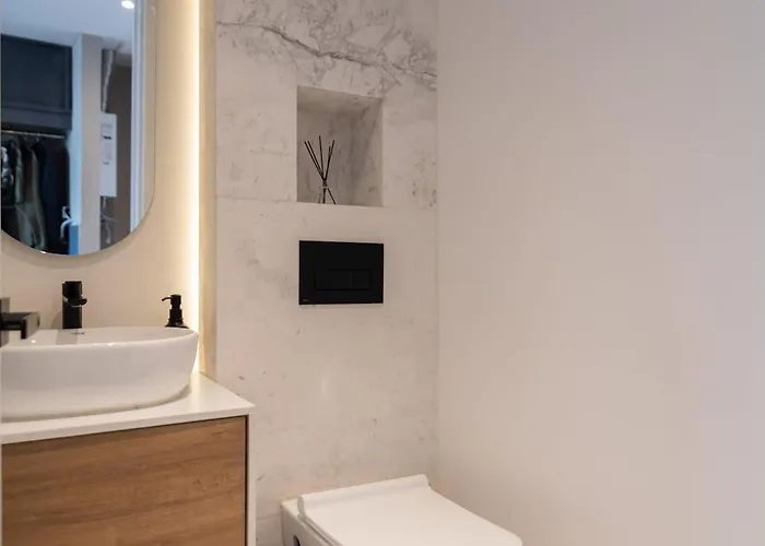 Design Bathtub Rooftop Pool, Gym, Bbq