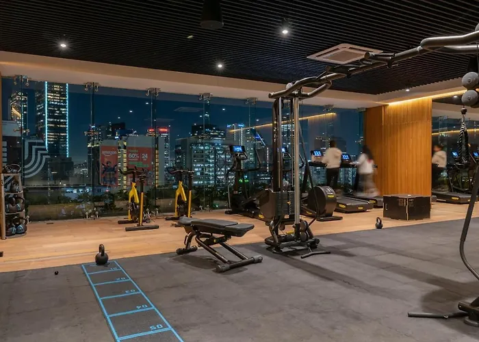 Design Bathtub Rooftop Pool, Gym, Bbq Apartment *