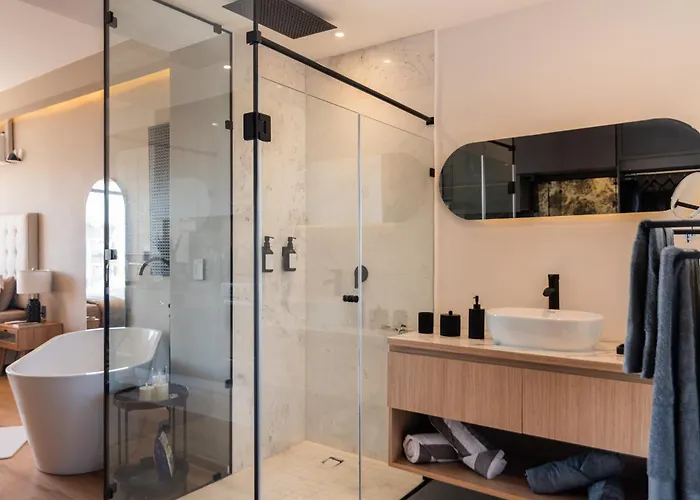 Design Bathtub Rooftop Pool, Gym, Bbq