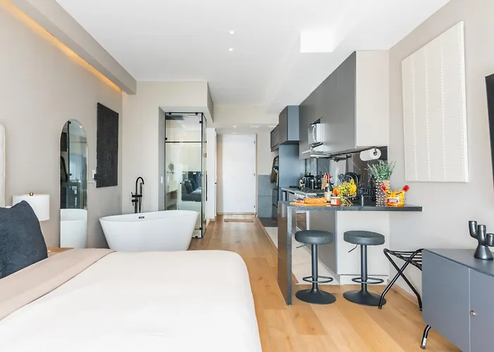 Apartment Design Bathtub Rooftop Pool, Gym, Bbq